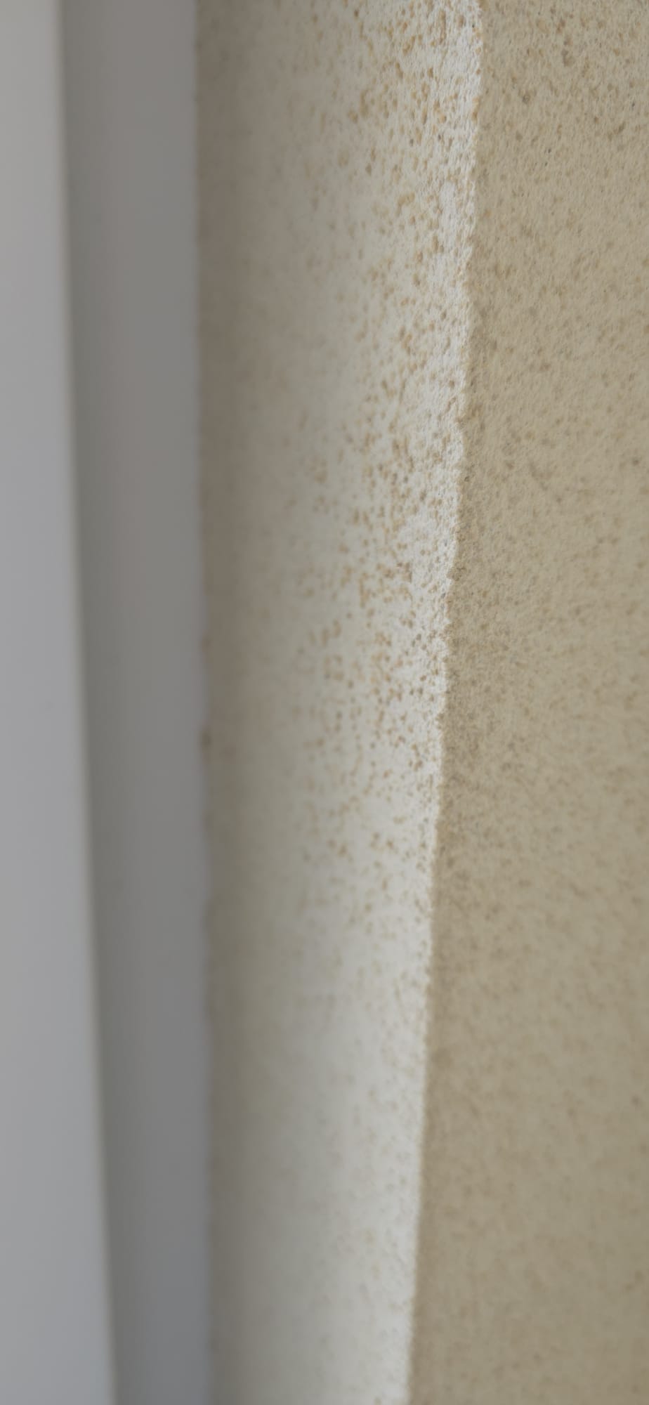 Präzise Kantenverarbeitung bei Innenputz